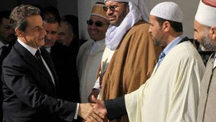 Sarkozy'den 'helal et' çıkarması!